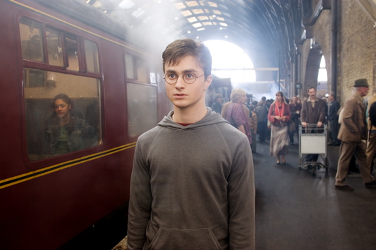 DANIEL RADCLIFFE as Harry Potter in Warner Bros. Pictures' fantasy "Harry Potter and the Order of the Phoenix." PHOTOGRAPHS TO BE USED SOLELY FOR ADVERTISING, PROMOTION, PUBLICITY OR REVIEWS OF THIS SPECIFIC MOTION PICTURE AND TO REMAIN THE PROPERTY OF THE STUDIO. NOT FOR SALE OR REDISTRIBUTION