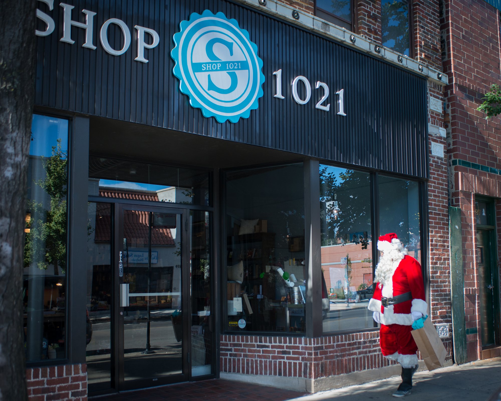 Santa leaving Shop 1021 on the square
